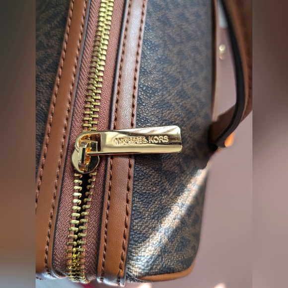 Michael Kors Travel Medium Duffle satchel bag, with crossbody mk logo NWT - Picture 9 of 10